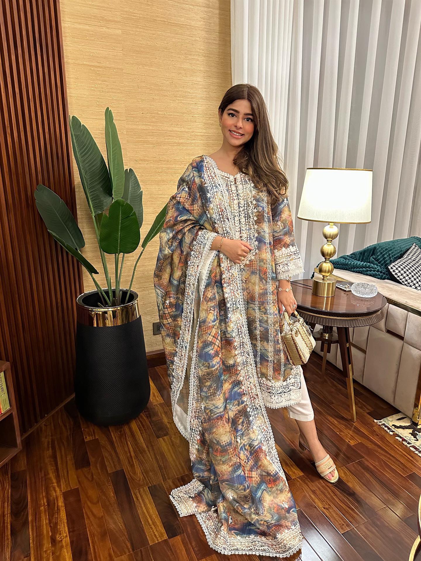 Twitter is speculating Iqra Aziz's wedding dress is “a copy-cat” of  Priyanka Chopra's | Fashion Trends 2024 - Weddings - Nikah - Mehndi - Maxi